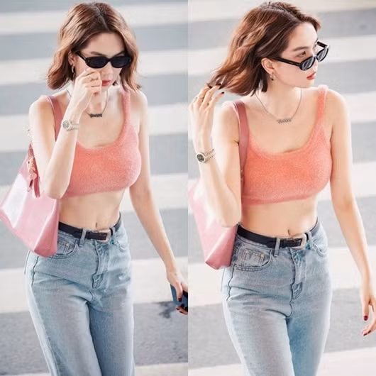 5 lần 7 lượt chọn crop top đủ thấy nữ hoàng nội y đam mê item thời trang này cỡ nào.