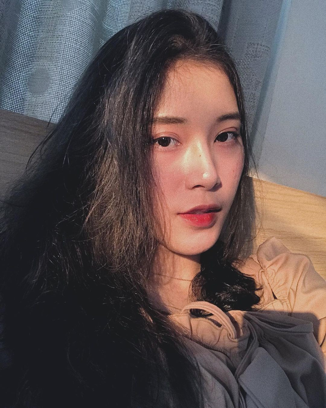 Vòng eo thon gọn là điều dễ thấy ở bất cứ VĐV thể thao nào. Thu Huyền là sự kết hợp hoàn hảo của nhan sắc và vóc dáng, toát lên thần thái rất riêng.