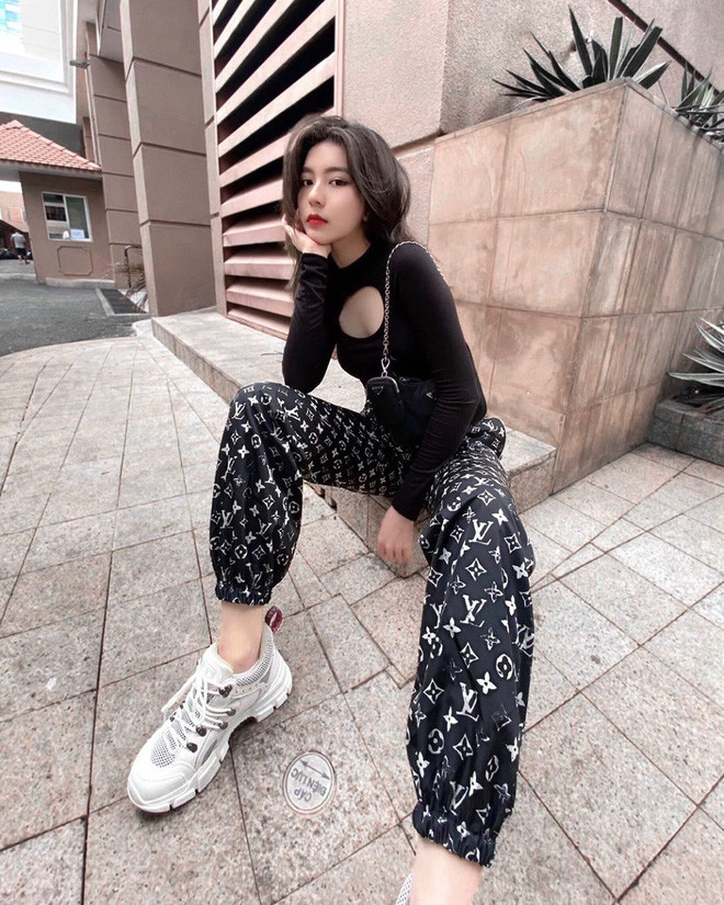 Hot girl này rất nổi tiếng trên MXH Instagram bởi tài kinh doanh giỏi.