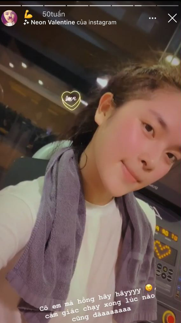 Về học vấn, cả Linh Rin và Phạm Diệu Linh đều theo đuổi ngành nghệ thuật. Bạn gái thiếu gia Phillip Nguyễn đã sang Anh du học trường Đại học Nghệ thuật London (University of the Arts London) còn Diệu Linh theo học cả hai ngôi trường là Sư phạm Nghệ thuật Trung ương và Cao đẳng Nghệ thuật Hà Nội. Không chỉ xinh đẹp, cả hai đều gây ấn tượng bởi học vấn "cực ổn".