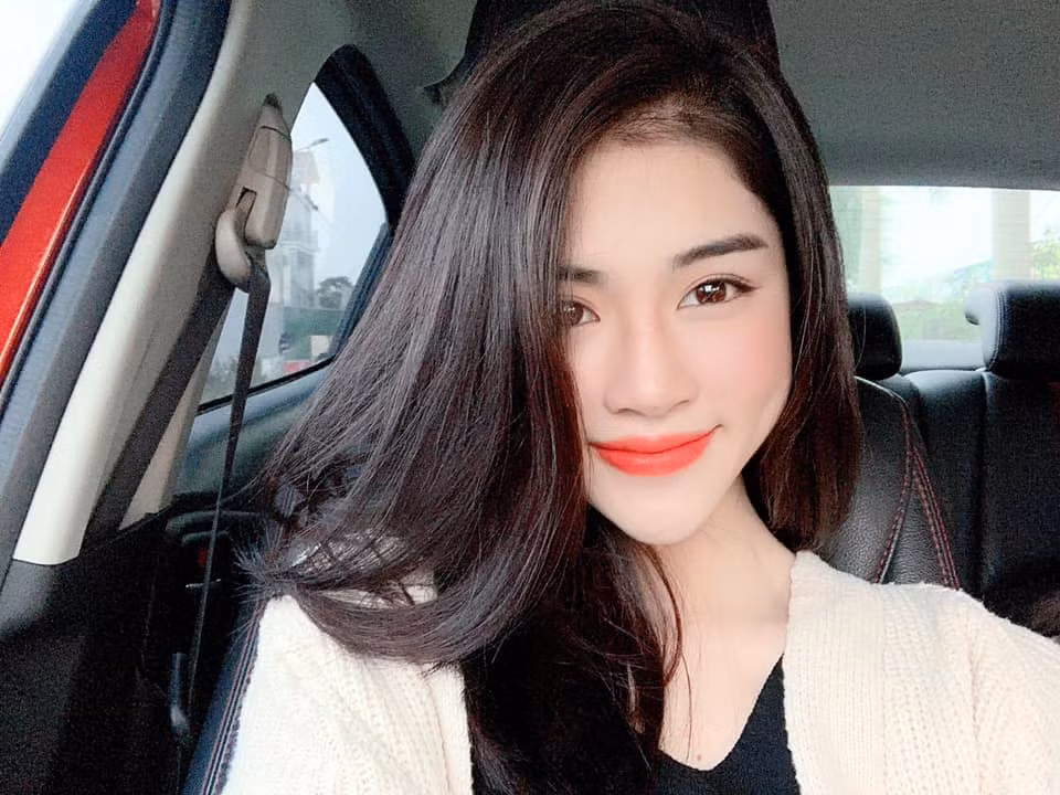 Nhiều người còn tếu táo rằng, không cần xem trận đấυ, nhìn vào hình ảnh của các cô gái cũng có thể đoán đúng kết quả trận đấυ là 2-0 (nghiêng về đội chủ nhà SLNA).