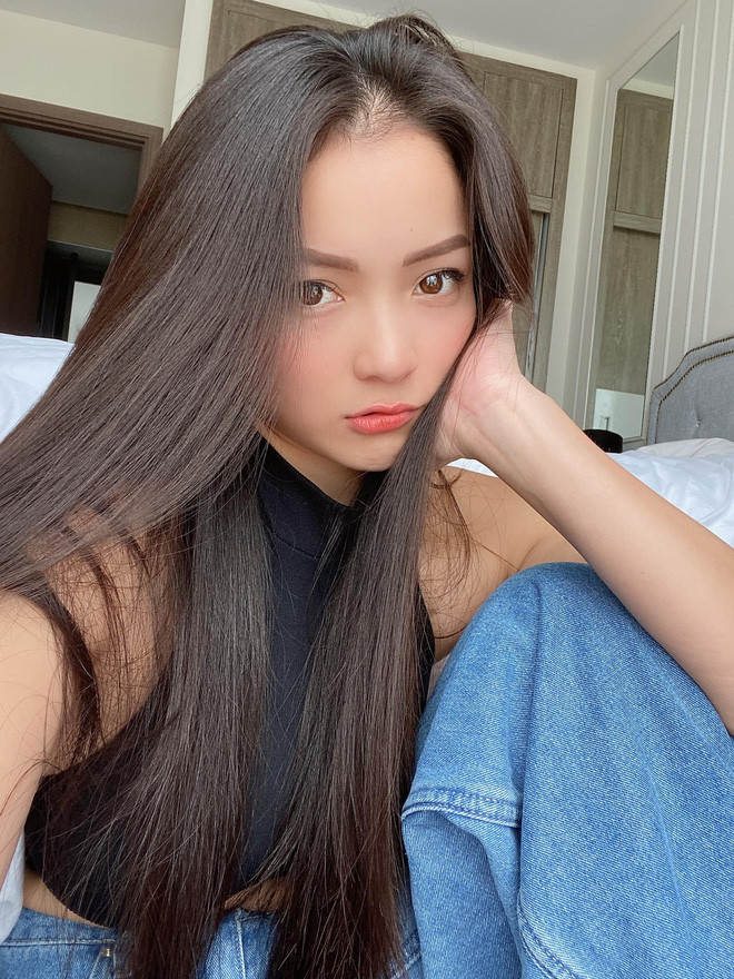 Vẻ đẹp của Thủy Top sau nhiều năm vẫn không thay đổi. Gương mặt nàng hot girl trông rất baby nhưng body lại quyến rũ khó cưỡng.