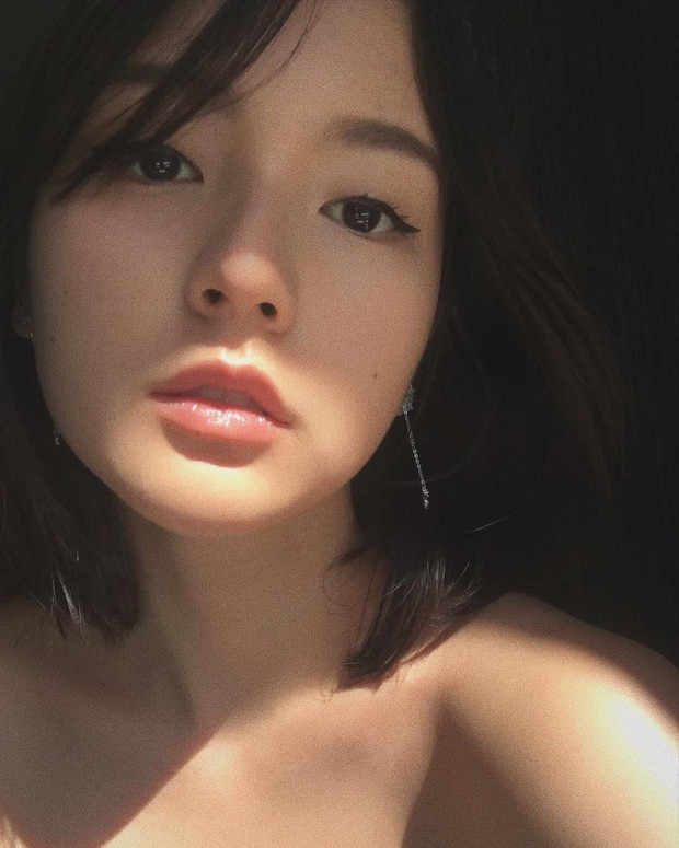 Thân hình mong manh, quyến rũ, gương mặt xinh xắn với thần thái khác biệt đã giúp Hải Tú nhanh chóng thu hút sự chú ý.