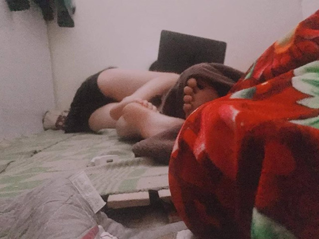 Ban dan nguoi yeu ve phong tro, co gai len mang vach tran-Hinh-3