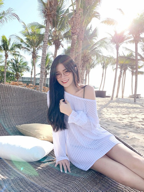 Được biết, Thụy Hân có tên đầy đủ là Nguyễn Thụy Bảo Hân, sinh năm 2000, đến từ TP.HCM. Cô nàng hiện đang theo học chuyên ngành Thiết kế thời trang tại trường Đại học Kiến trúc TP.HCM.