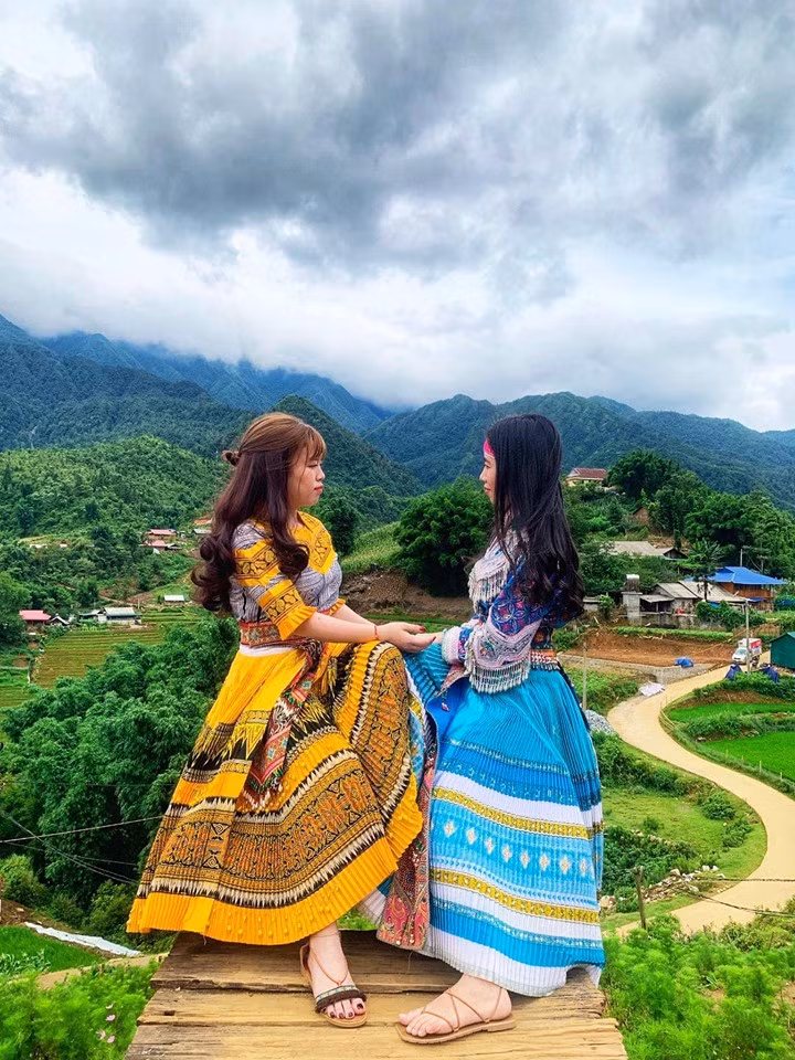 Từ trang phục, phụ kiện tới góc máy đều được hai bạn đầu tư, chỉn chu từng chút.