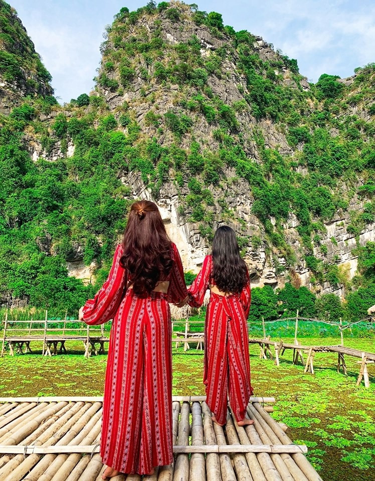 Chơi với nhau từ nhỏ đến lớn gần 15 năm, đôi bạn thân Diễm Trúc - Ngọc Ngoài gần đây mới có thể thu xếp đi du lịch một chuyến cùng nhau ở Sapa và Ninh Bình.