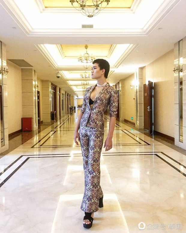 Anh chàng tiếp tục cho ra đời thêm nhiều mẫu thiết kế độc lạ được làm từ những vật liệu mà chẳng ai ngờ tới.