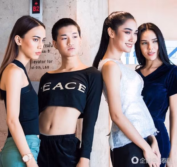 Từ chương trình người mẫu danh giá, anh chàng nhà quê đã vụt sáng trở thành ngôi sao trong làng thời trang Thái Lan.