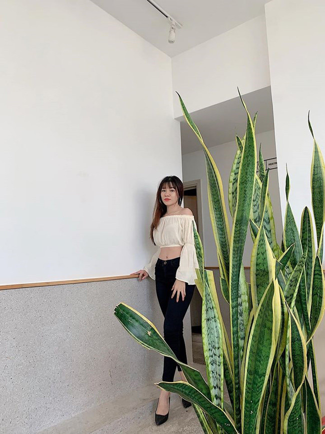 Yến Xuân ngày càng nóng bỏng hơn. Thường xuyên khiến dân mạng "bỏng mắt" với những hình ảnh, clip tập gym khoe dáng nuột nà.