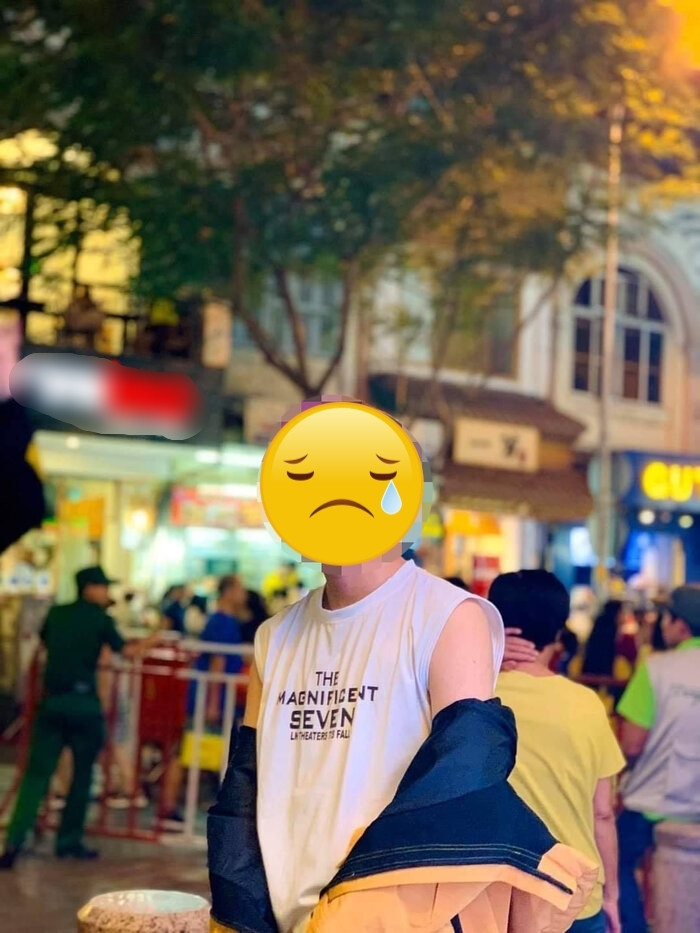 Ngay lập tức sự việc đã khiến cư dân mạng vô cùng bức xúc và phẫn nộ, yêu cầu hành vi này phải được đưa ra ánh sáng. Chàng trai kia đến khi biết chuyện "vỡ lở" thì lại quay ra van xin người đăng bài tố cáo mình, muốn xin lỗi về hành động của mình nhưng chưa được chấp nhận.