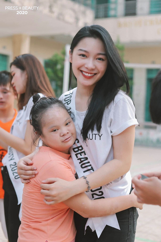 Hạnh Quyên luôn ấp ủ , nuôi dưỡng ước mơ trở thành một BTV, theo chia sẻ, BTV Hoài Anh chính là thần tượng của cô bạn.