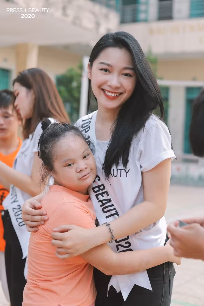 Hạnh Quyên luôn ấp ủ , nuôi dưỡng ước mơ trở thành một BTV, theo chia sẻ, BTV Hoài Anh chính là thần tượng của cô bạn.