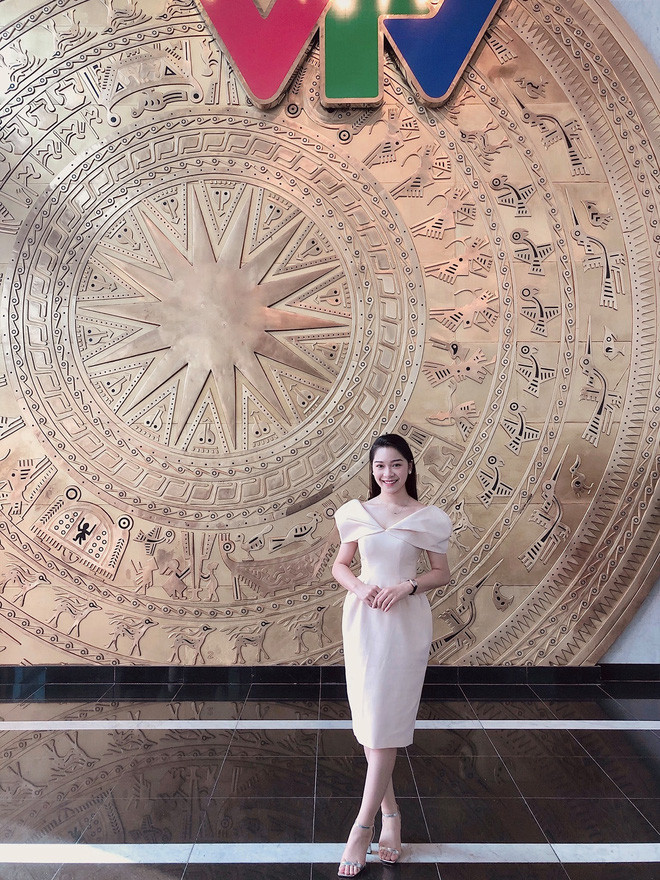 Hạnh Quyên nhận được sự yêu thích vì phong cách trẻ trung, xinh đẹp.