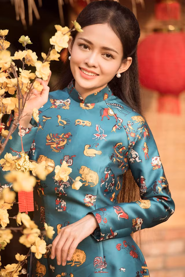 Thanh Trúc sinh năm 1995 trong một gia đình nghèo khó. Cha mẹ ly hôn từ khi Thanh Trúc còn nhỏ khiến cô lớn lên thiếu tình thương của ba mẹ.