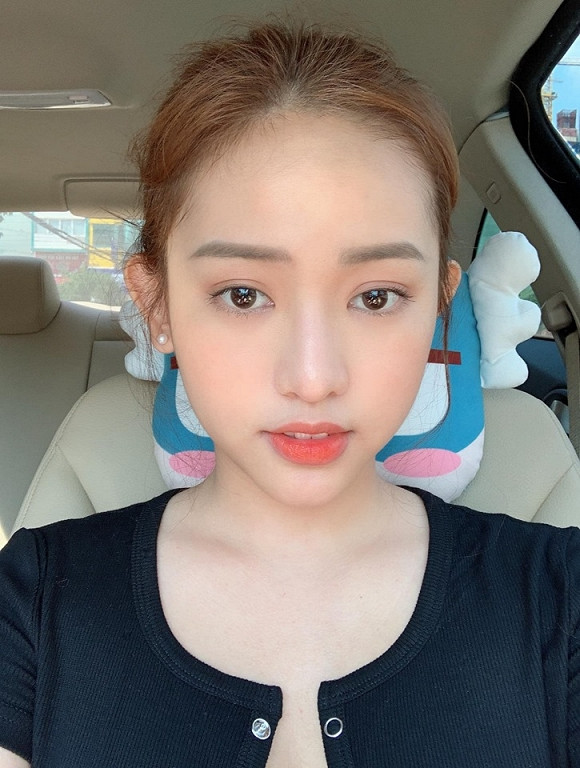 Thay vì tạo scandal bằng những phát ngôn sốc, hot girl này đã lựa chọn con đường nổi tiếng theo cách bình yên.