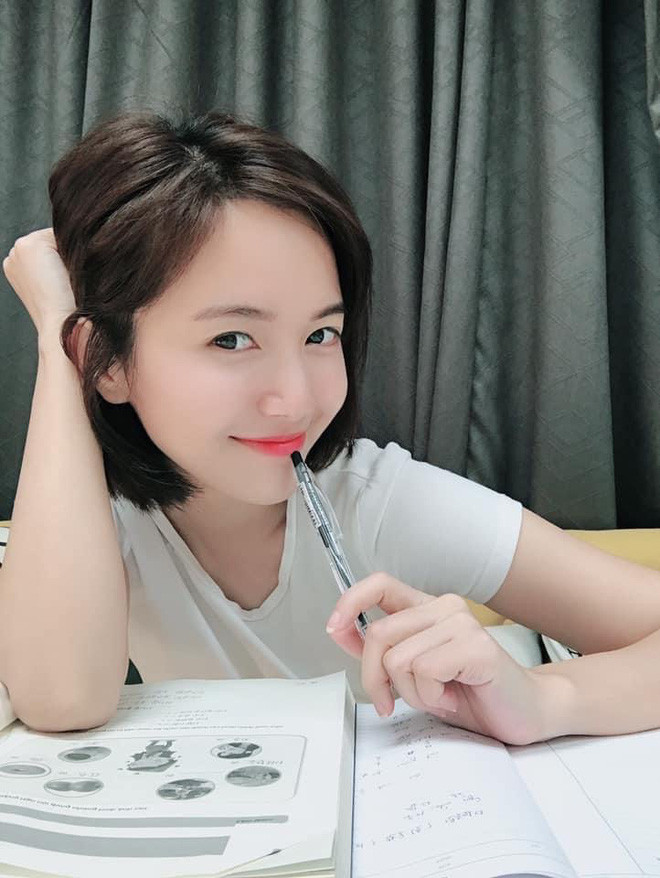 Ngoài âm nhạc, Jang Mi cũng lấn sân sang lĩnh vực điện ảnh và chăm chỉ tham gia một số gameshow.