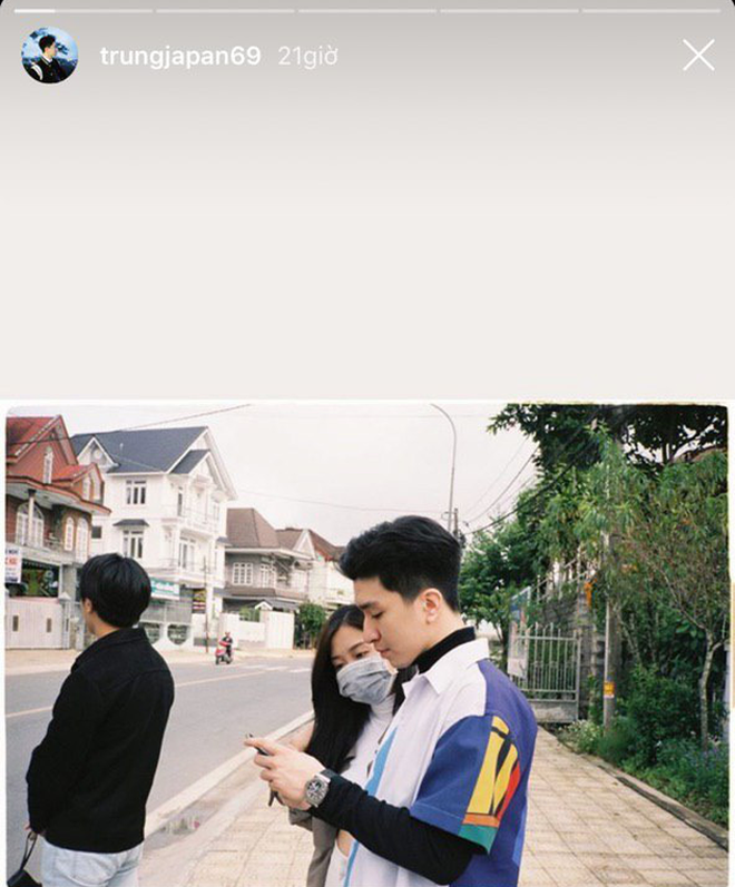 Trung Japan cố gắng che đi khuôn mặt của "nửa kia" may mắn lọt vào mắt xanh của chàng thiếu gia.