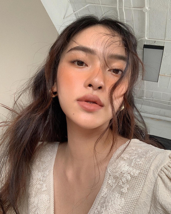 Mới đây, cư dân mạng "soi" ra nhiều bằng chứng cho thấy Hiếu Nguyễn đang hẹn hò với hot girl Phạm Diệu Linh - ứng cử viên sáng giá của Hoa hậu Việt Nam 2020.