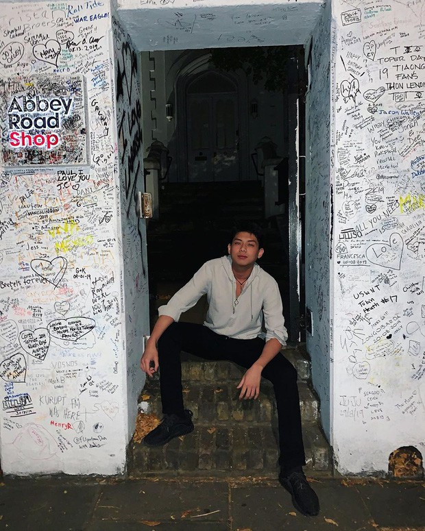 Không chỉ điển trai, tài năng mà Hiếu Nguyễn còn là một trong những rich kid có cuộc sống sang chảnh bậc nhất.