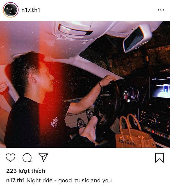 Trước đó, Tuấn Hải cũng từng úp mở về chuyện có bạn gái. Trung thu mới đây, chàng thiếu gia còn khoe mua đồ hiệu tặng cho "cô ấy" của mình.