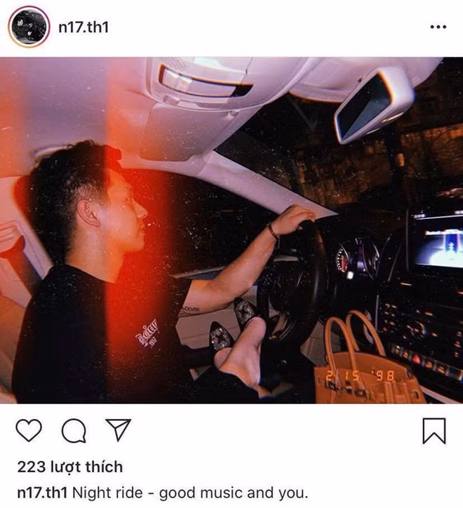 Trước đó, Tuấn Hải cũng từng úp mở về chuyện có bạn gái. Trung thu mới đây, chàng thiếu gia còn khoe mua đồ hiệu tặng cho "cô ấy" của mình.