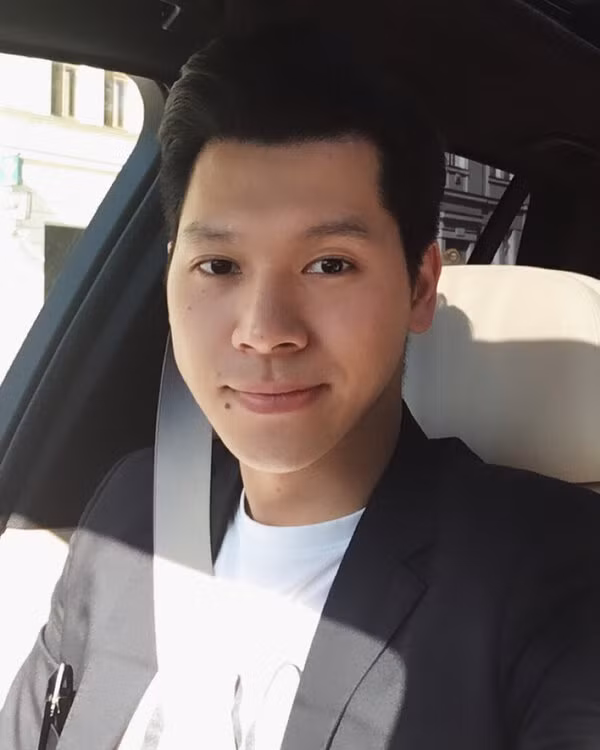 Chàng thiếu gia gốc Hà Nội với diện mạo đẹp trai, có cơ ngơi hoành tráng tại Cộng hoà Séc trước đây từng được biết đến là tình cũ của hot girl Ngọc Thảo.