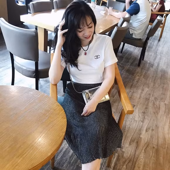Không hổ danh là cựu hot girl đời đầu, Ngọc Mon luôn xuất hiện với hình ảnh chỉn chu với nhiều phong cách khác nhau.