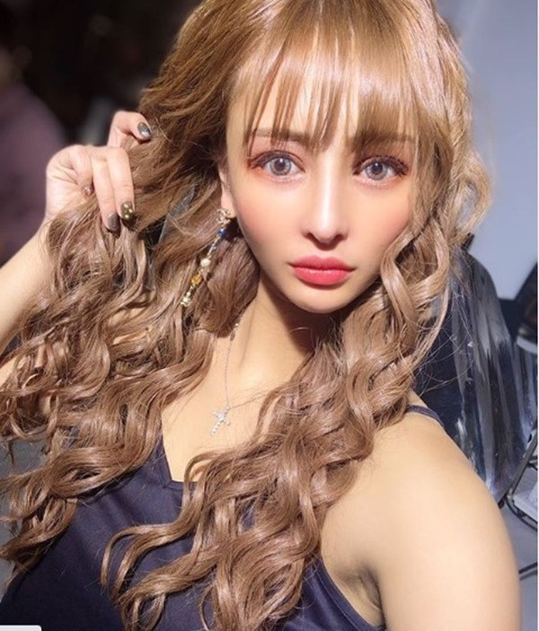 Cô nàng chính thức gia nhập hội phụ nữ xinh đẹp, giàu sang và sự nghiệp vững chắc.