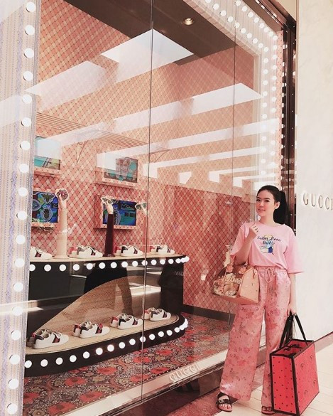 Ngoài công việc kinh doanh Vân Tiny cùng chồng rất chịu khó đi du lịch, cả hai thường xuyên chia sẻ những bức ảnh tuyệt đẹp lên MXH.