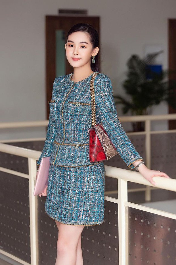 Bất ngờ thay đổi hình tượng từ một người đẹp đến giảng viên, cô nàng dần được cư dân mạng hưởng ứng và đánh giá tích cực.