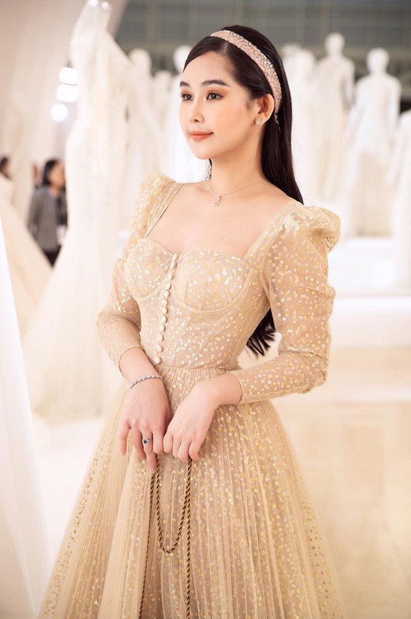 Trong bài đăng trên, Lê Âu Ngân Anh cũng tiết lộ tính cách cũng có nhiều điểm thay đổi tích cực kể từ khi nhận trách nhiệm làm giảng viên đại học.