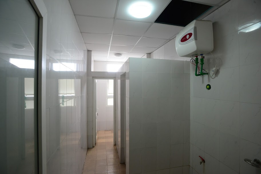 Sinh viên ở tại đây sẽ được hưởng các dịch vụ tiện ích như: Nhà ăn, căng tin, quầy tạp hóa, phòng Gym, phòng y tế, phòng sinh hoạt chung,…