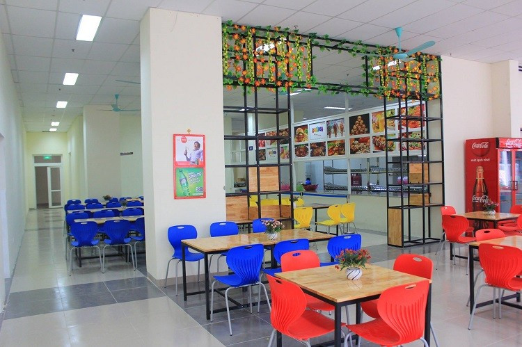 Khu dịch vụ ăn uống ẩm thực khang trang sạch sẽ luôn hấp dẫn các cư dân.