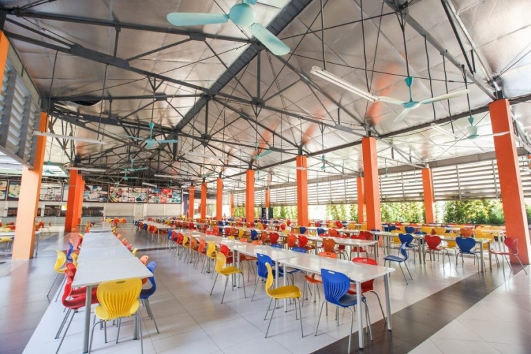 Với kiến trúc đẹp, quang cảnh yên bình, ký túc FPT là nơi lý tưởng cho sinh viên trau dồi kiến thức và học tập những năm tháng ĐH.