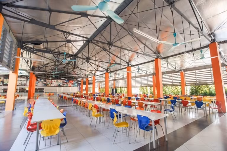 Với kiến trúc đẹp, quang cảnh yên bình, ký túc FPT là nơi lý tưởng cho sinh viên trau dồi kiến thức và học tập những năm tháng ĐH.