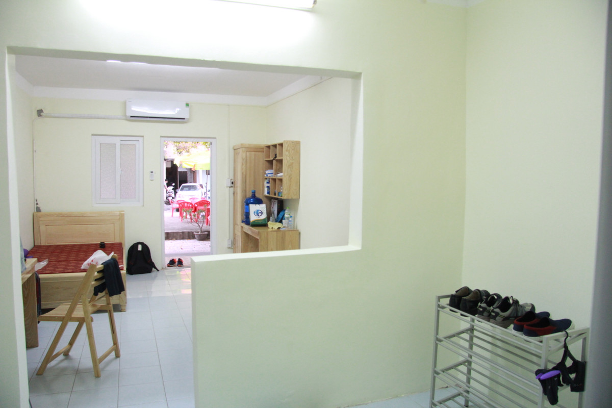 Các phòng KTX sẽ được trang bị máy giặt, máy nước nóng lạnh, tủ và bàn ghế học tập cá nhân,...