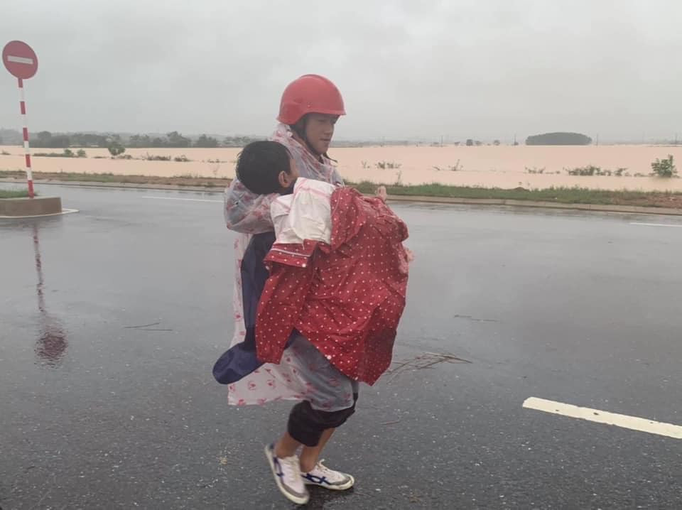 Dù vậy, vẫn còn đâu đó những hình ảnh vô cùng ấm áp như thế này.