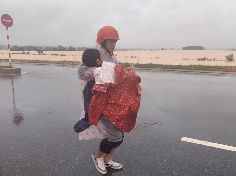 Dù vậy, vẫn còn đâu đó những hình ảnh vô cùng ấm áp như thế này.