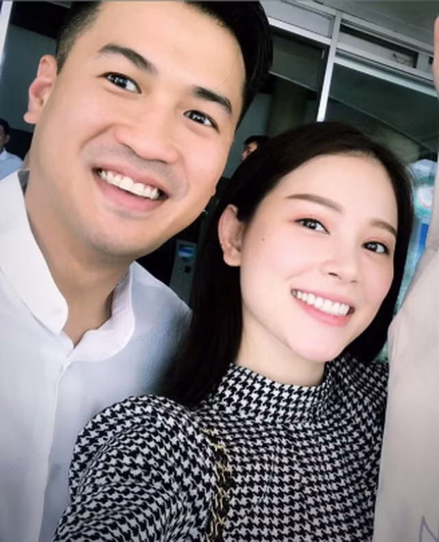 Trong đoạn tin nhắn, em chồng Hà Tăng mở đầu bằng từ "Love" (Yêu thương) cực tình. Phillip Nguyễn viết: "I understand why you are mad this morning" (Anh hiểu tại sao em lại nổi điên vào sáng nay).