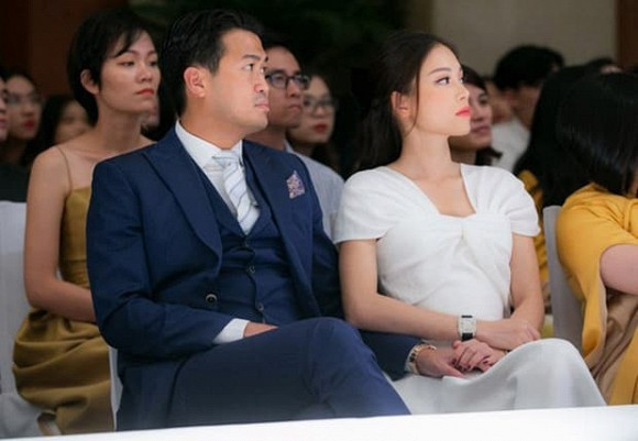 Mới đây, Linh Rin đã đăng lên story ảnh chụp màn hình tin nhắn mà bạn trai Phillip Nguyễn gửi cho mình.