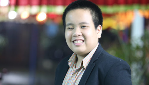 Theo như mẹ của Đỗ Nhật Nam chia sẻ, ngay từ bé mẹ của cậu đã rèn cho Nam tư duy phản biện. Điều này giúp Nam thể hiện chính kiến của mình trong mọi chuyện mà vẫn đảm bảo chuẩn mực văn hóa giao tiếp. Năm học lớp 3 Nam đưa ra các lý do ngộ nghĩnh, lên lớp 5 em đã biết phân tích nội dung bộ phim để từ đó thuyết phục mẹ.