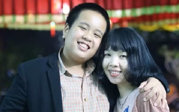 Ngoài ra, cậu bé thần đồng Việt Nam này còn viết tự truyện và là Tổng biên tập một tờ báo dành cho tuổi teen, 14 tuổi nhận được thư chúc mừng của Tổng thống Obama,...