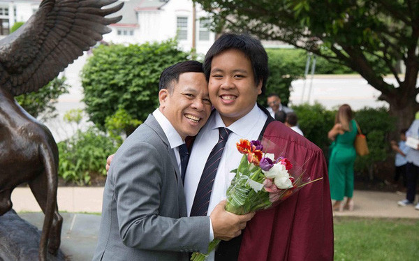 Hành trình từ cậu bé thần đồng cho đến chàng trai 18 tuổi tốt nghiệp THPT trên đất Mỹ của Đỗ Nhật Nam chẳng hề dễ dàng gì đối với cậu.