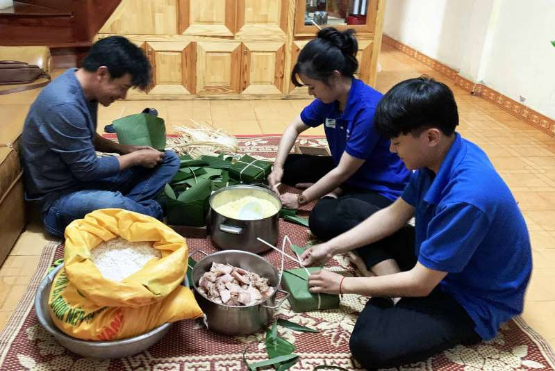 Các bạn trẻ Đà Lạt cũng đang cấp tốc vận động các nhà hảo tâm đóng góp tiền của, công sức gói 1.000 chiếc bánh chưng gửi về miền Trung.