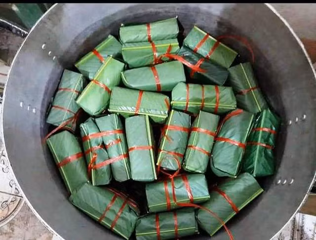 Những hình ảnh nồi bánh chưng "ấm lòng" được chia sẻ lên diễn đàn lớn, thu hút hàng chục nghìn lượt yêu thích và bình luận khen ngợi.