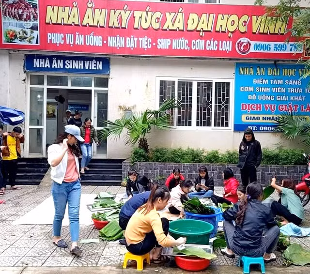 Cùng với nhân dân, đoàn viên, thanh niên cả nước, sinh viên Nghệ An đang nhanh chóng, kịp thời tổ chức các hoạt động của mình để thực hiện các phần việc ý nghĩa hướng về đồng bào các tỉnh miền Trung ngập lụt.