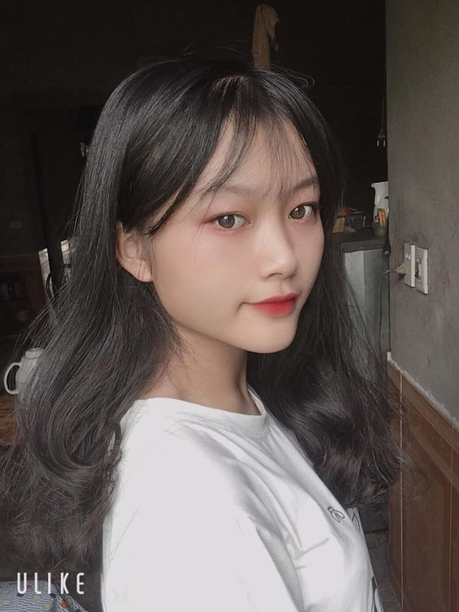 Tuy có thành tích 3 điểm 10 nhưng Thu Hường chưa từng đi học thêm thầy cô nào ở bên ngoài, kiến thức của cô bạn đến từ các buổi giảng trên lớp, trong sách giáo khoa và "núi" đề thi thử mà 10X luyện mỗi ngày.