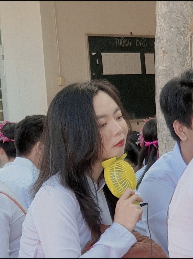 Ngọc Trâm đạt 29,05 điểm thi khối D14 và theo học Quản trị dịch vụ du lịch và lữ hành, ĐH Khoa học Xã hội và Nhân văn TP.HCM.