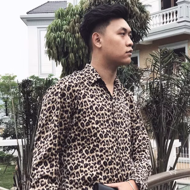 Nhâm Minh Đức (THPT Hòn Gai, Quảng Ninh) là Thủ khoa khối A1 trong kỳ xét điểm đợt 1. Anh chàng có chiều cao khủng lên đến 1m85, đã đỗ vào trường Học viện cảnh sát nhân dân.